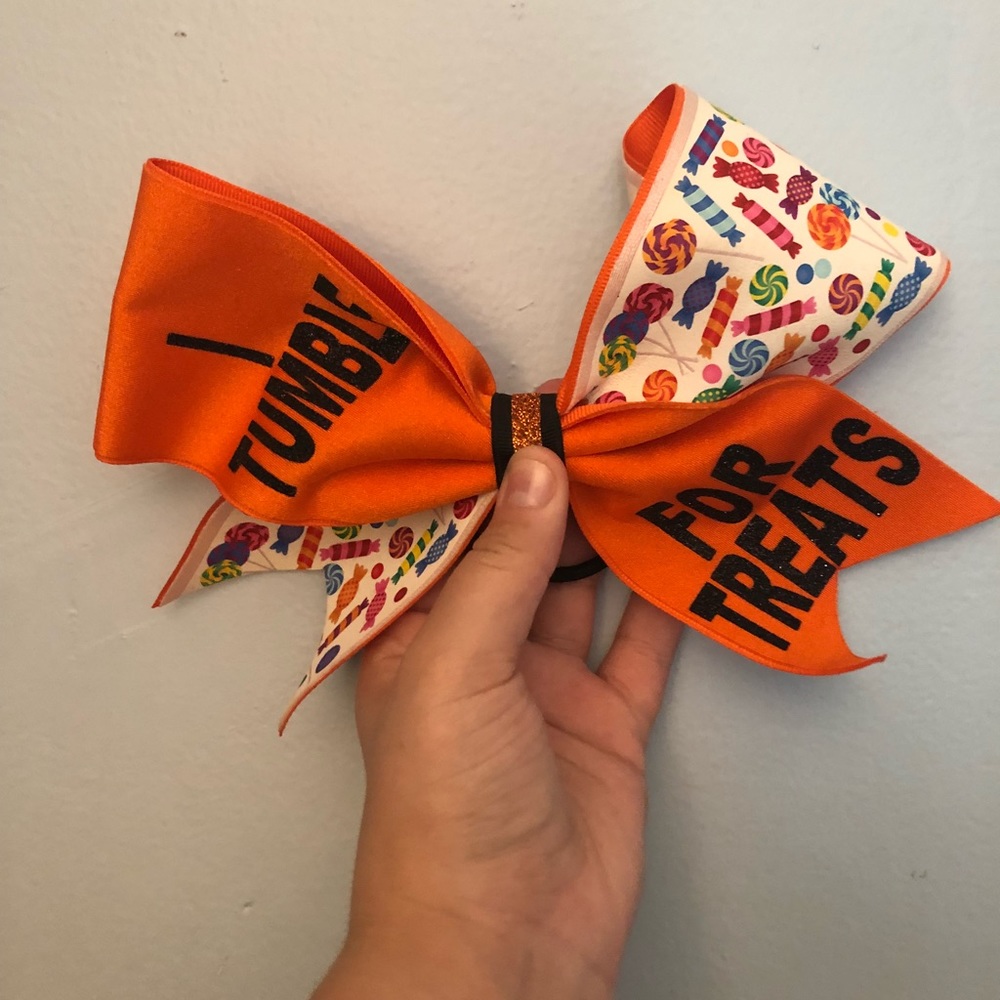 2 cheerleading bows
